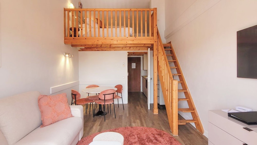 Mezzanine, Apartment, Double Bed, Sofa، Le Suffren, BW Signature Collection 7/7