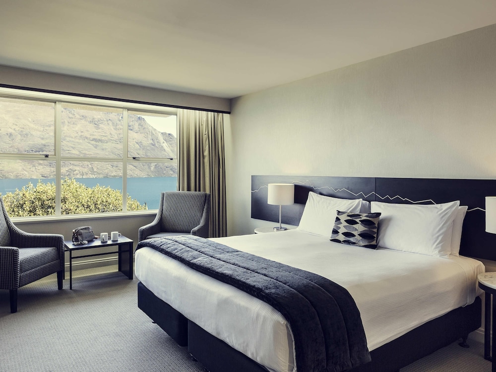 ROOM, KING BED, LAKE VIEW