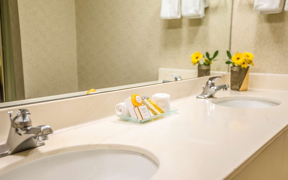 Coast, Loft, Town House, Suite, King Bed, Sofa, Hotel 116 Coast Bellevue Hotel 4/4