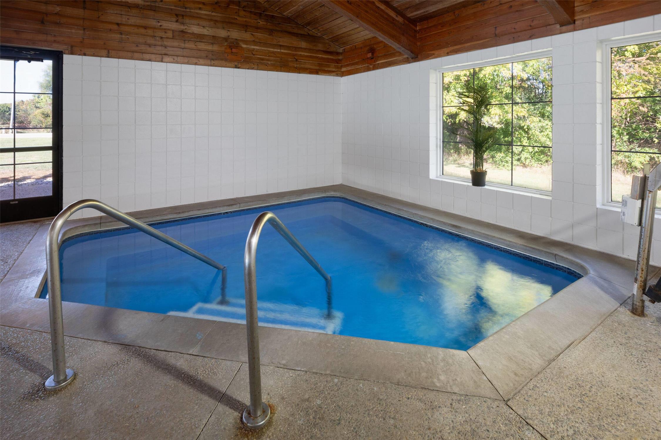 Americinn By Wyndham Douglas/Saugatuck 27/36