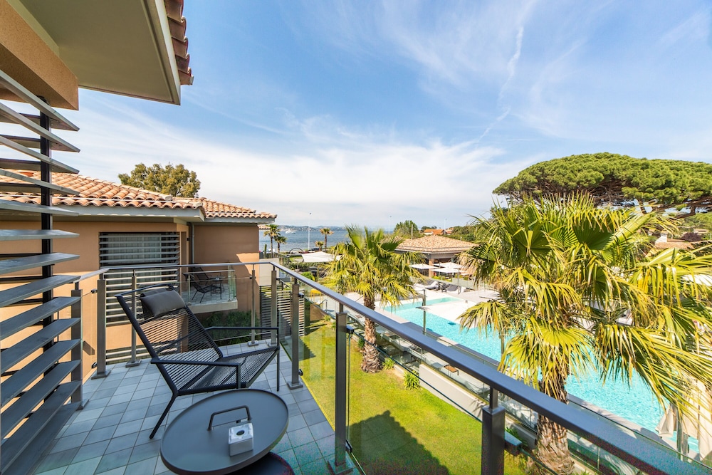 Kube St Tropez Hotel 66/74