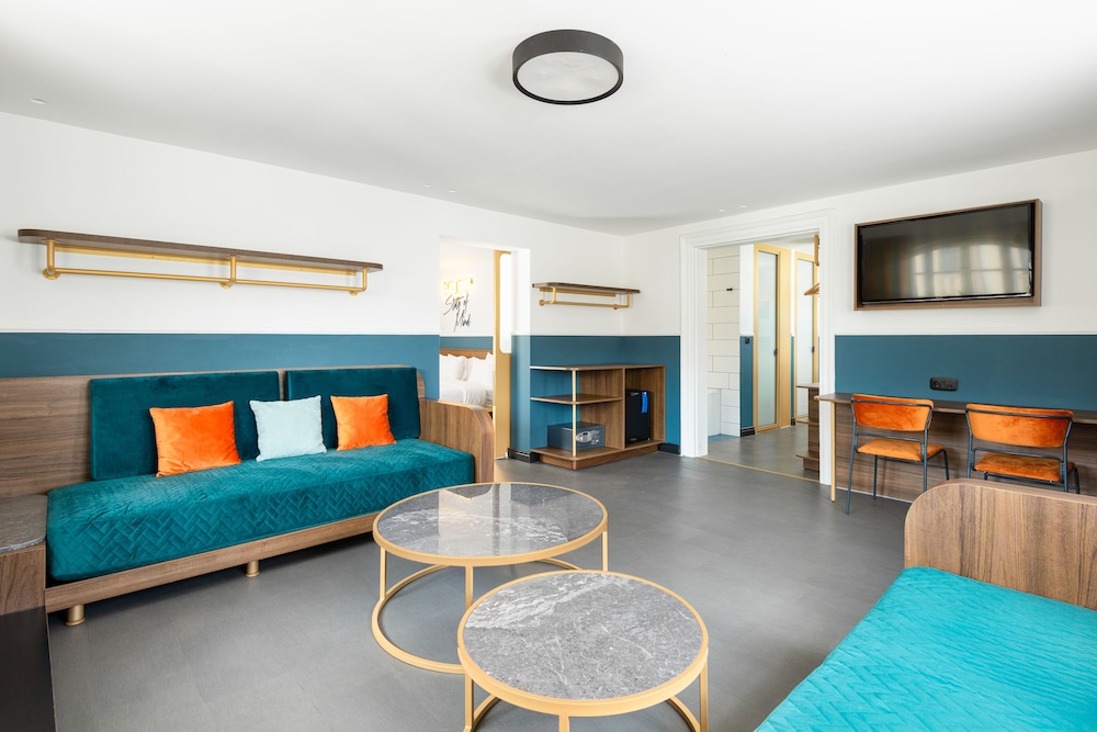 Colors Urban Hotel 58/75