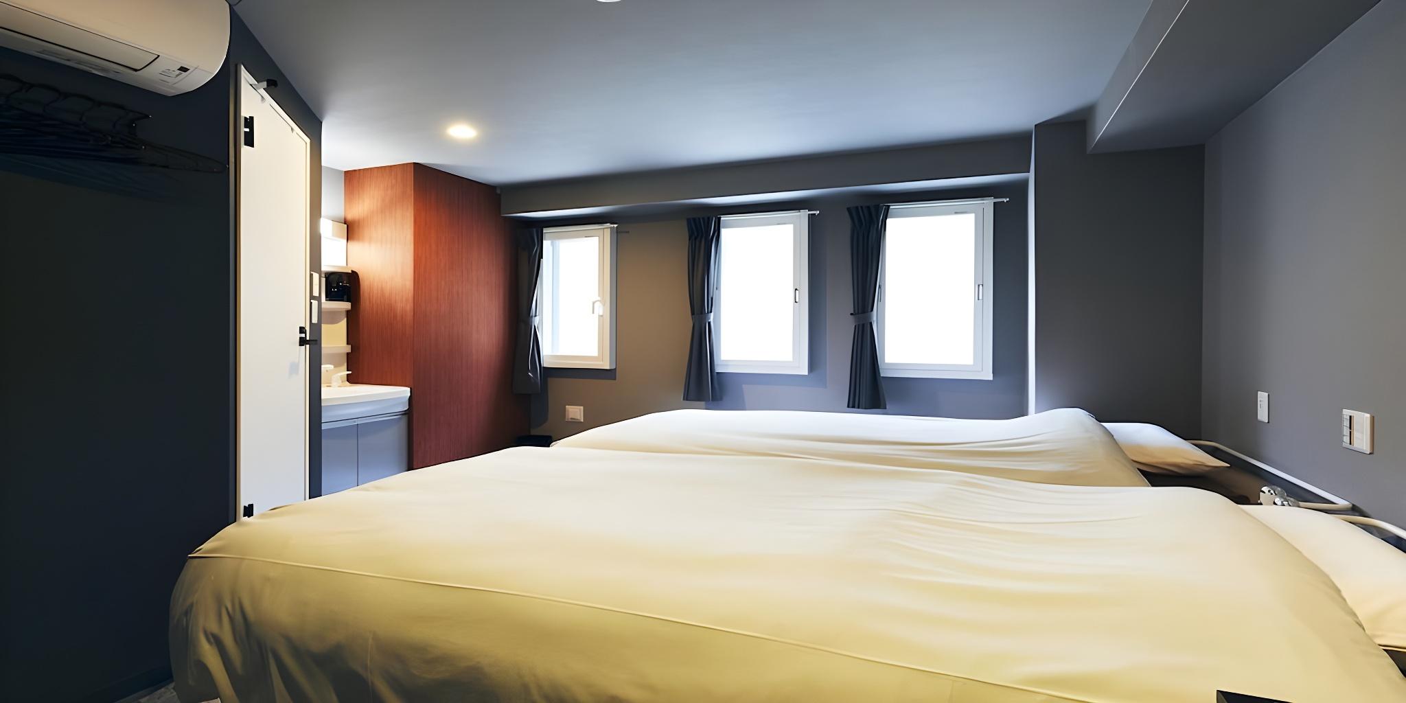 Basic, 2 Double Beds