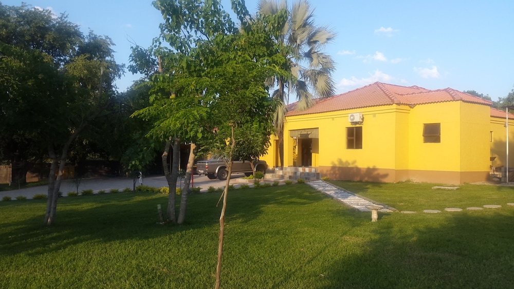 Maun Executive Inn 23/26