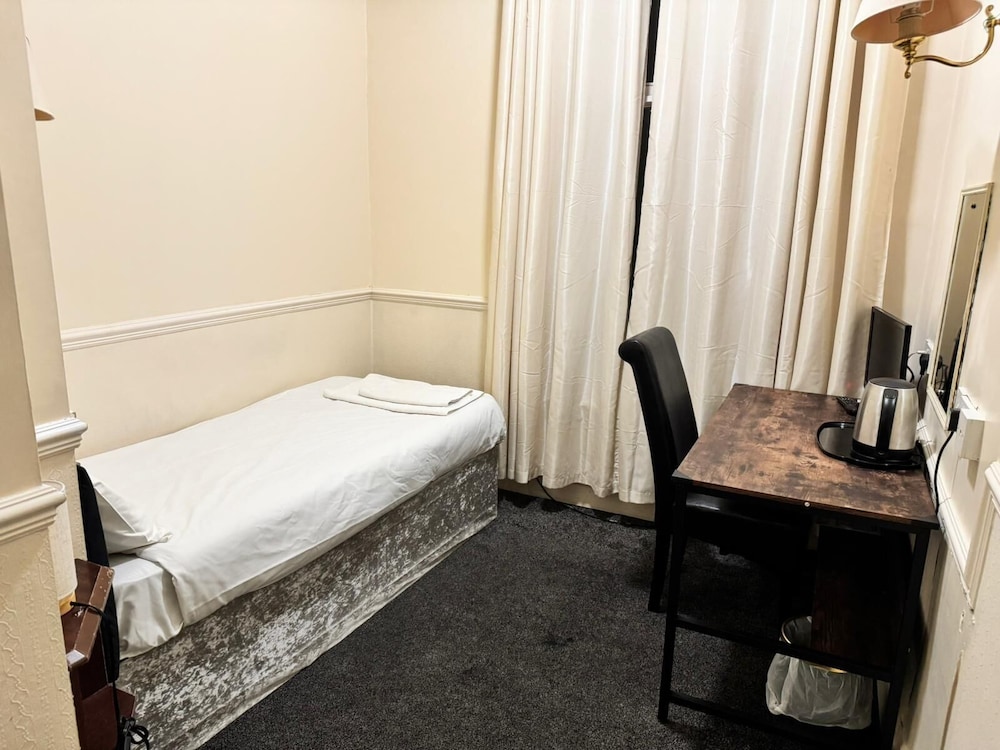 Regency Hotel 24/50