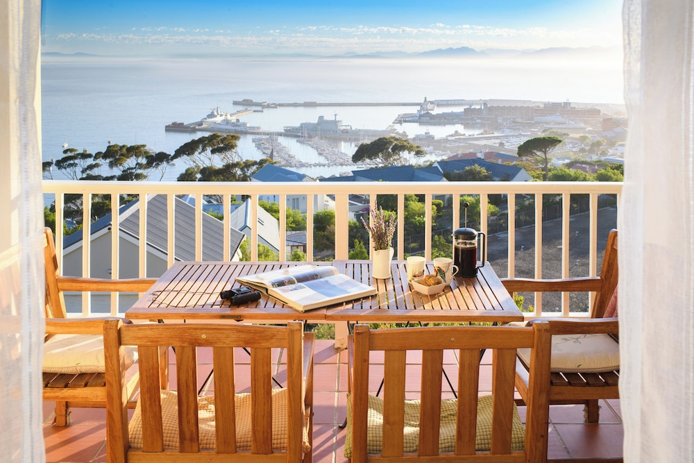 Albatross Guest House 55/68