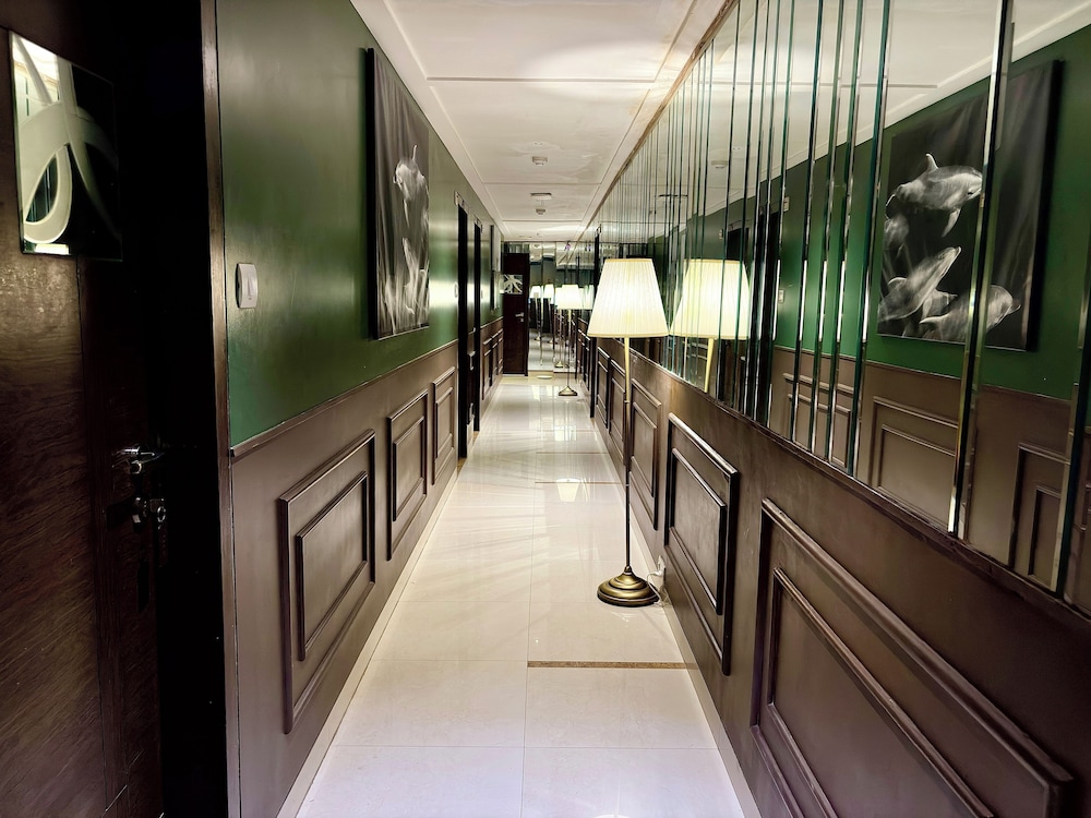Gulf Hotel 3/49