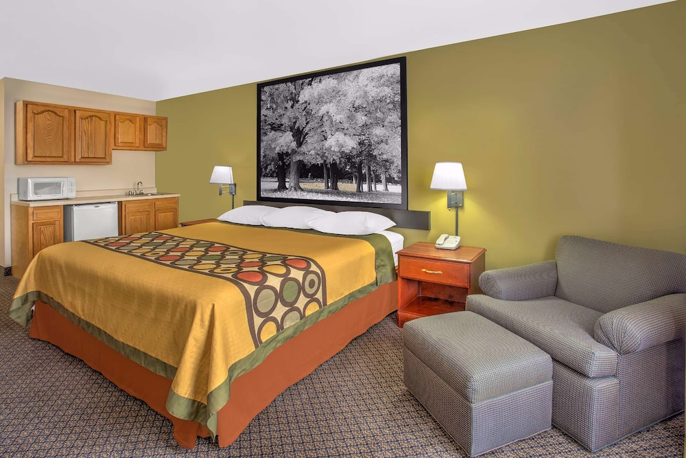 Efficiency, Deluxe, Suite, King Bed