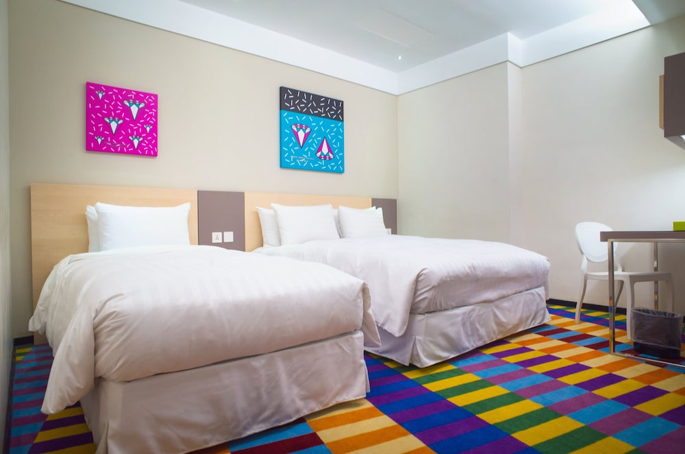 GREEN WORLD HOTEL ZHONGHUA 23/80