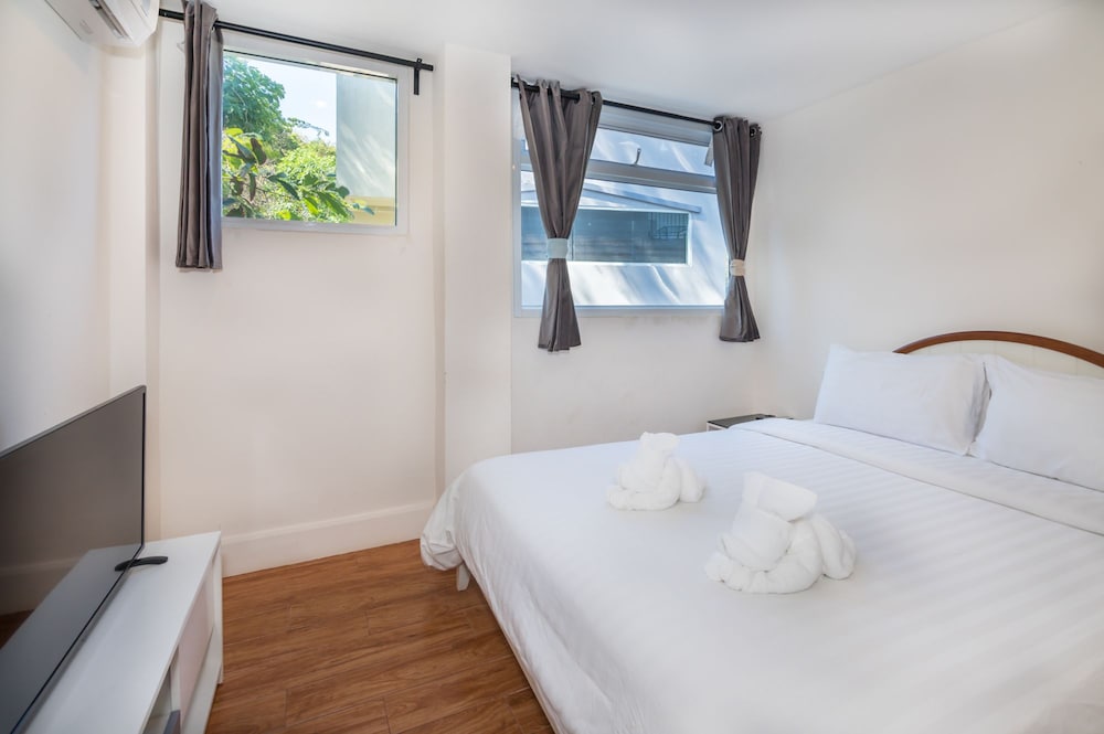 3 BEDROOMS, DUPLEX, PREMIER, PARTIAL OCEAN VIEW