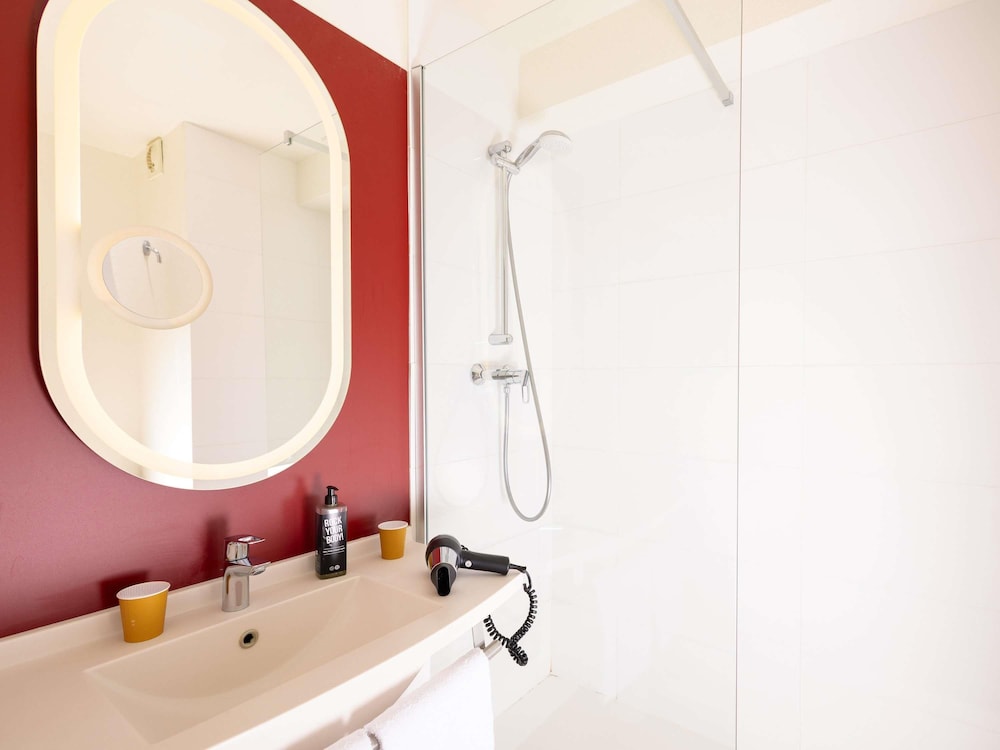 Ibis Valenciennes 72/72
