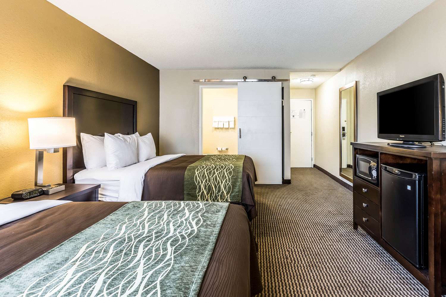 ROOM, 2 DOUBLE BEDS
