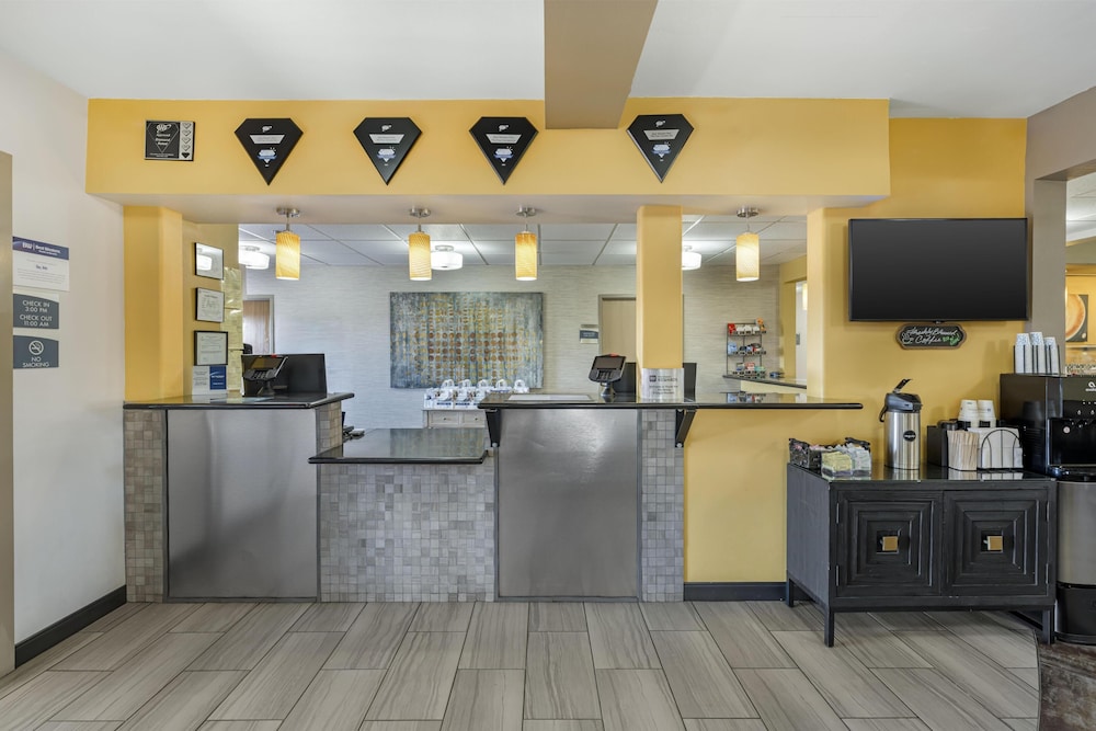 Best Western Plus The Four Corners Inn 11/69