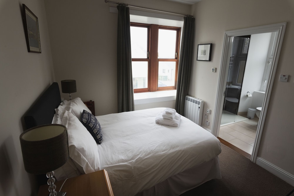 Scalloway Hotel 5/33