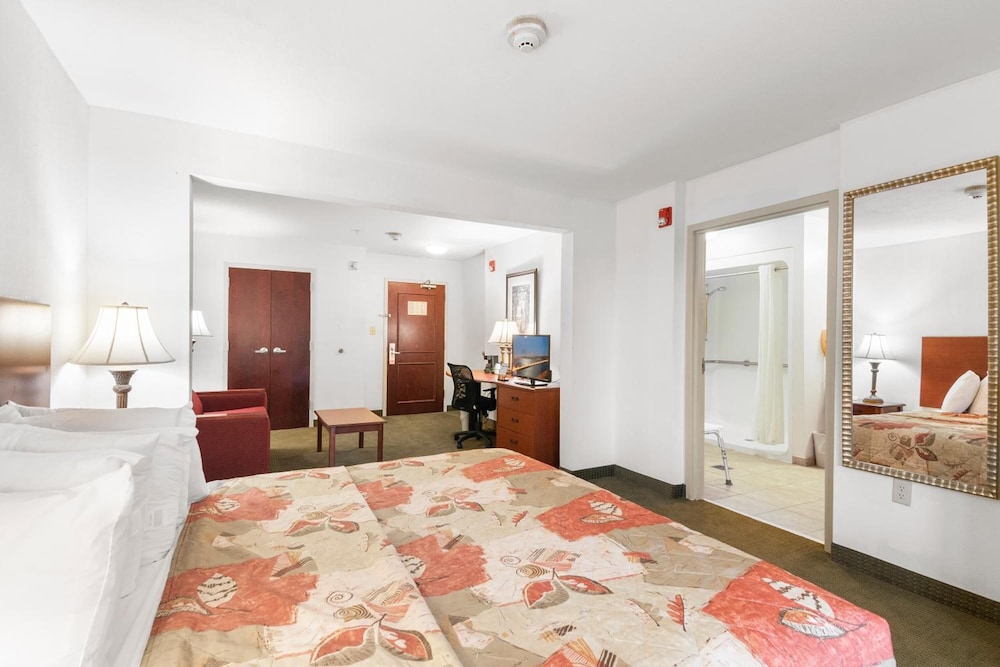 Sleep Inn & Suites Newport News City Center Area 12/41