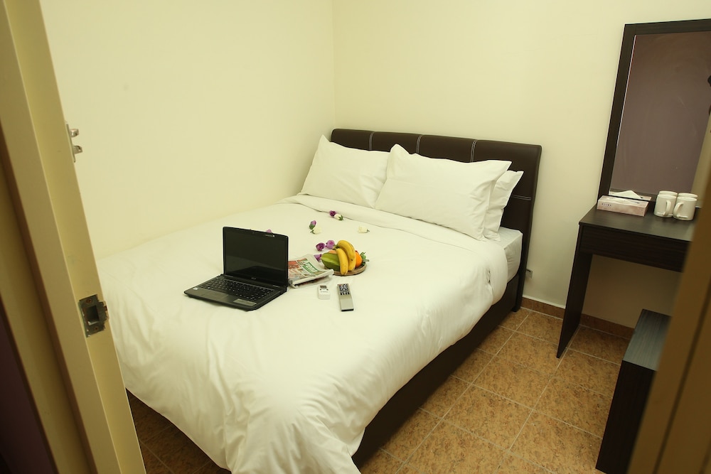 SUPERIOR, QUEEN BED, NO WINDOW