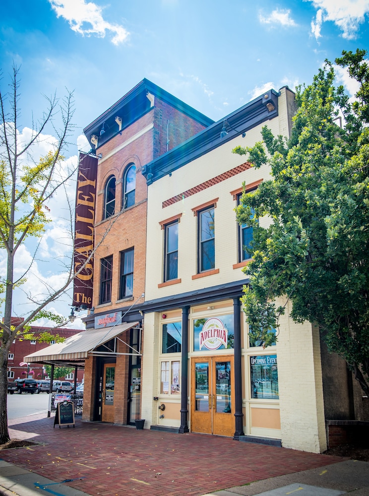 The Hackett Hotel 2/34