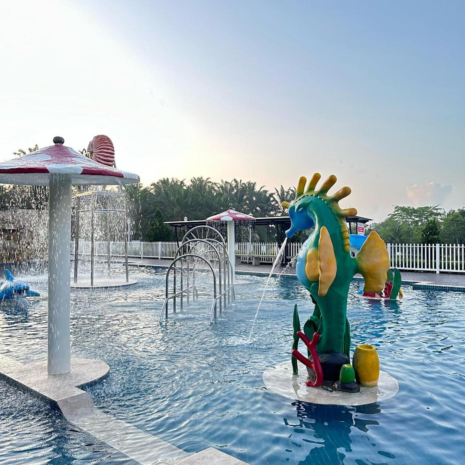 Savanna Hill Resort 10/17