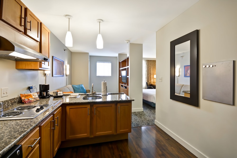 HYATT house Chicago/Naperville/Warrenville 62/69