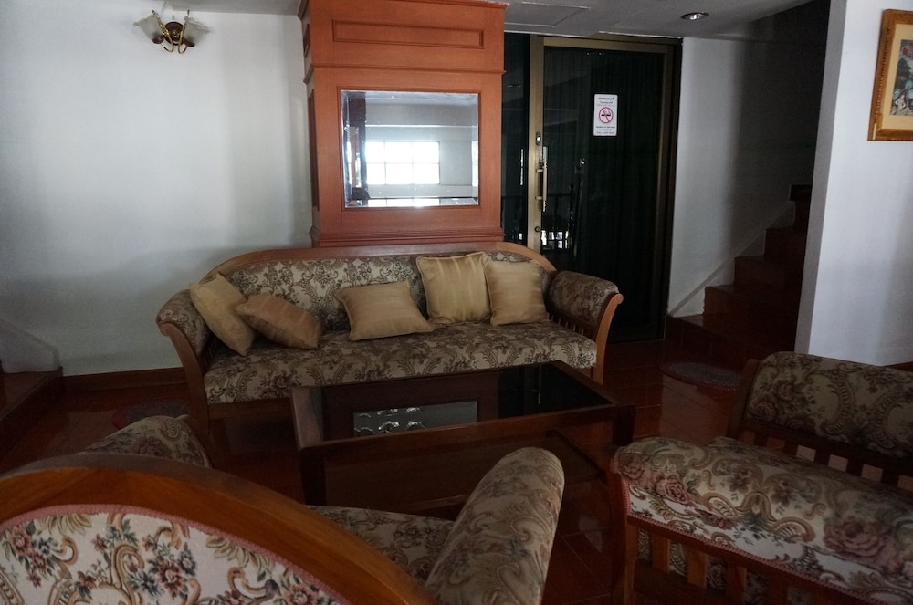 Dee-Lek Guesthouse And Restaurant 12/24