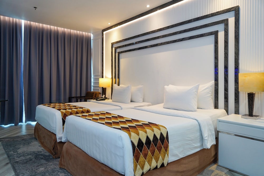 Executive, Twin Beds, Pool Access, Smoking