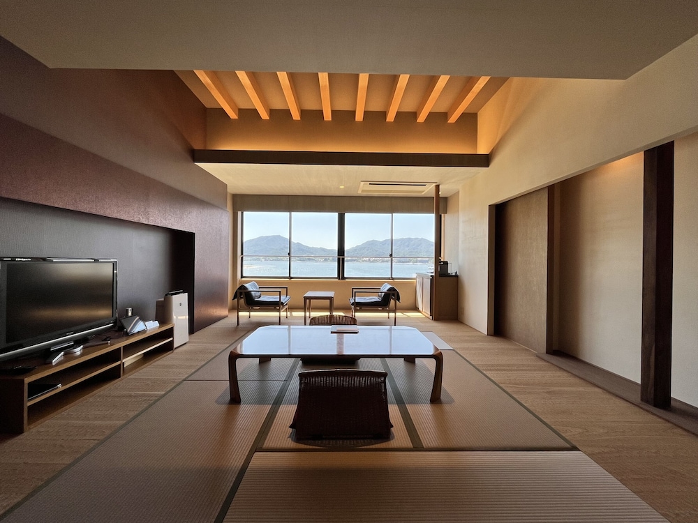 Itsukushima Iroha 23/50