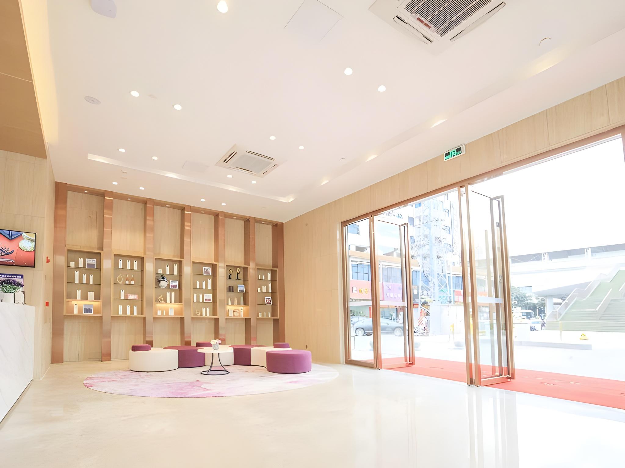 Lavande Hotel (Foshan South Railway Station Bijiang Light Rail Station) 34/43
