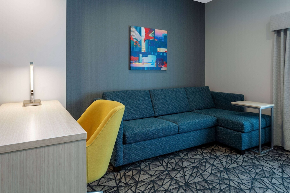La Quinta Inn & Suites by Wyndham Shorewood 24/40