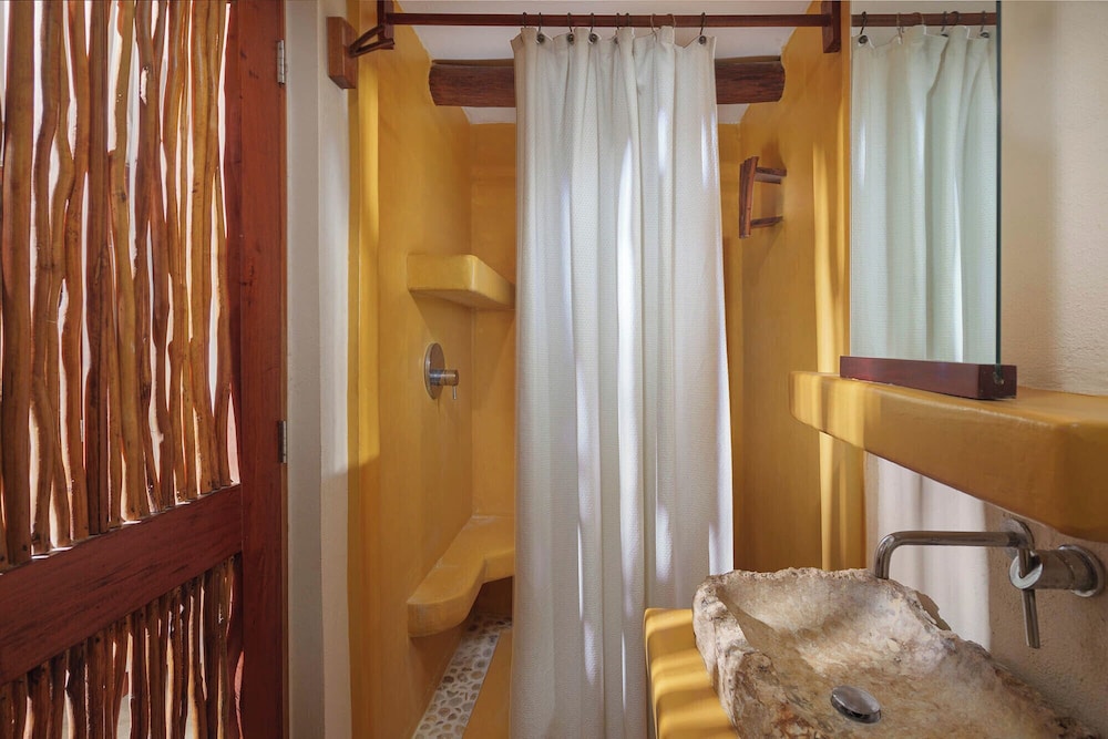 Hotel El Pueblito 48/50