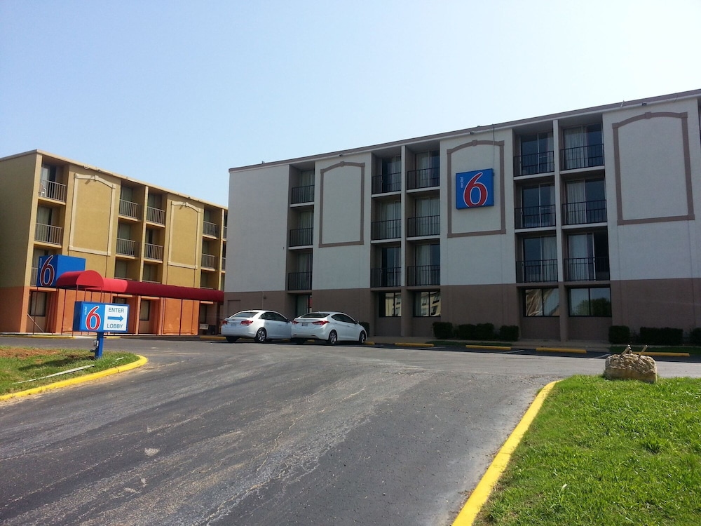Motel6 Jackson, TN 47/54