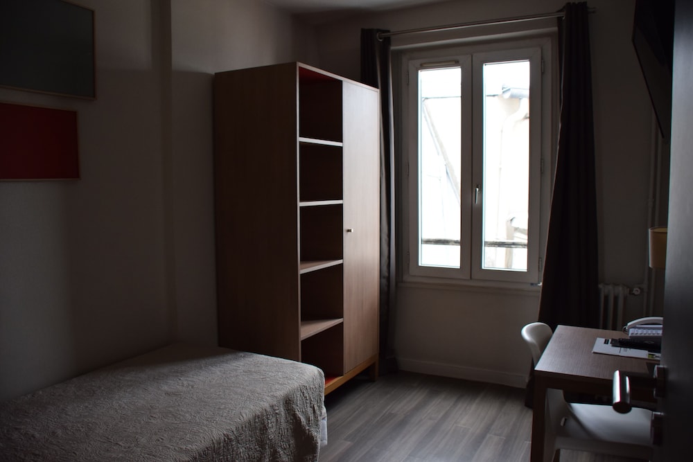 Est Hotel 27/52