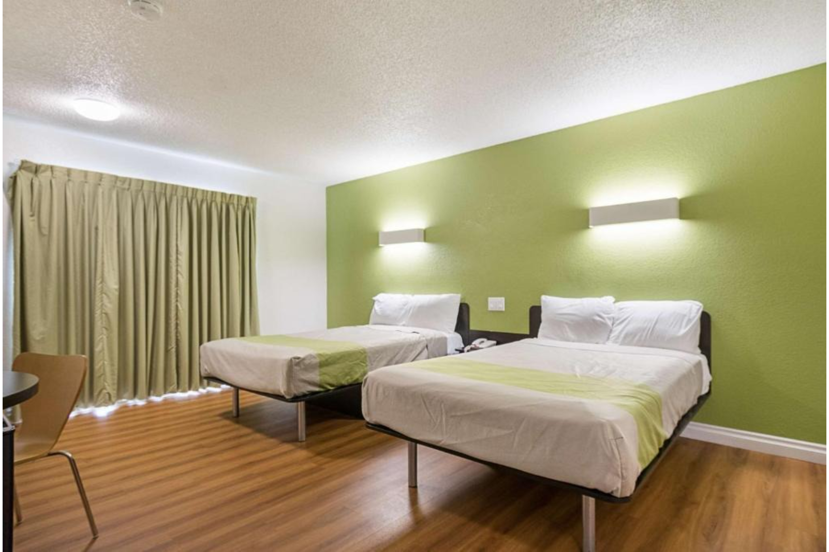 2 Full Beds - Non-Smoking, Micfridge