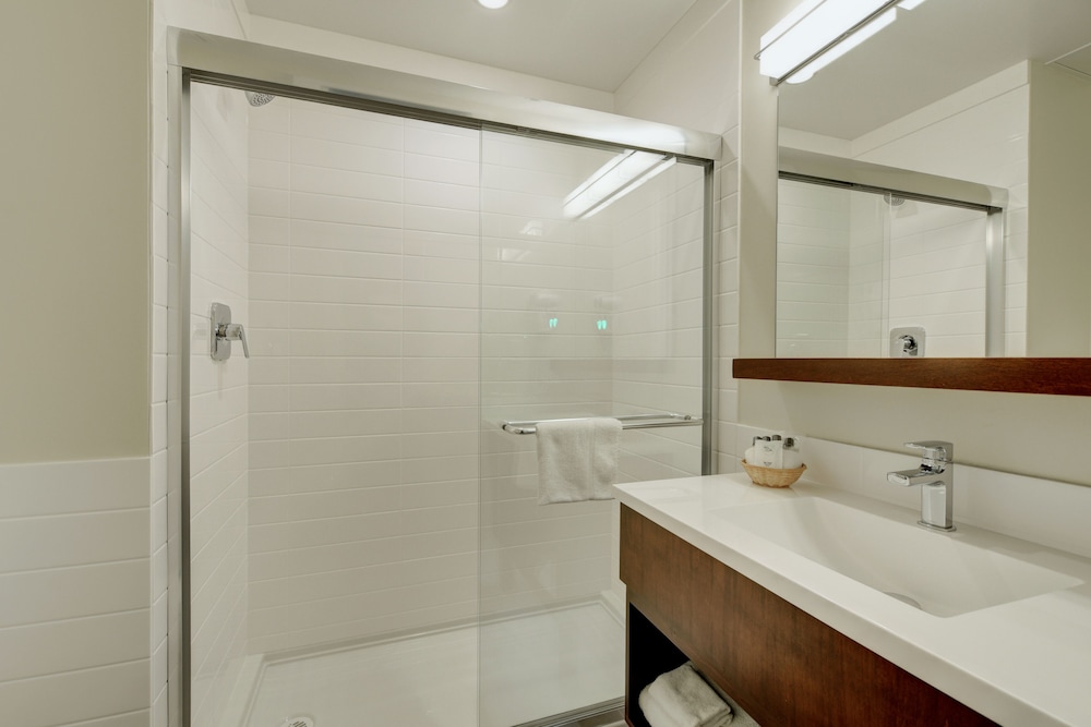 Strathcona Hotel 34/42