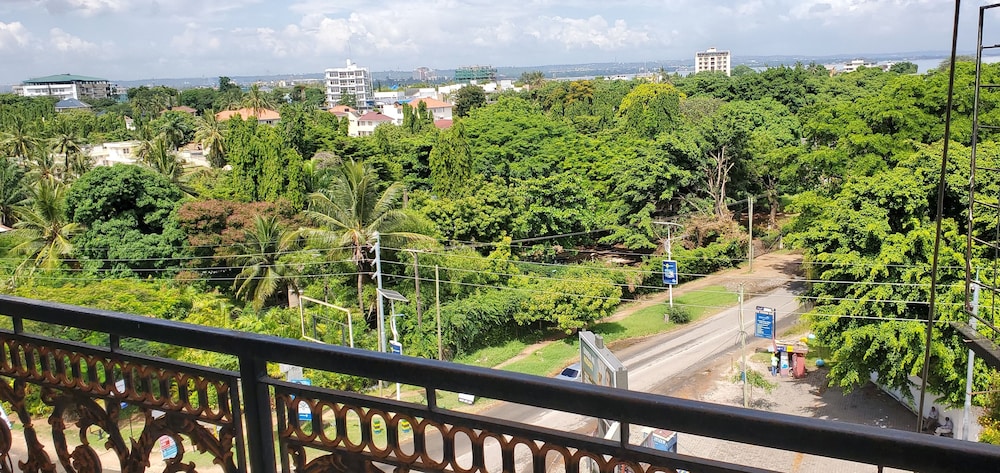 Luxury 2-Bdrm Apartment In Oysterbay 42/50