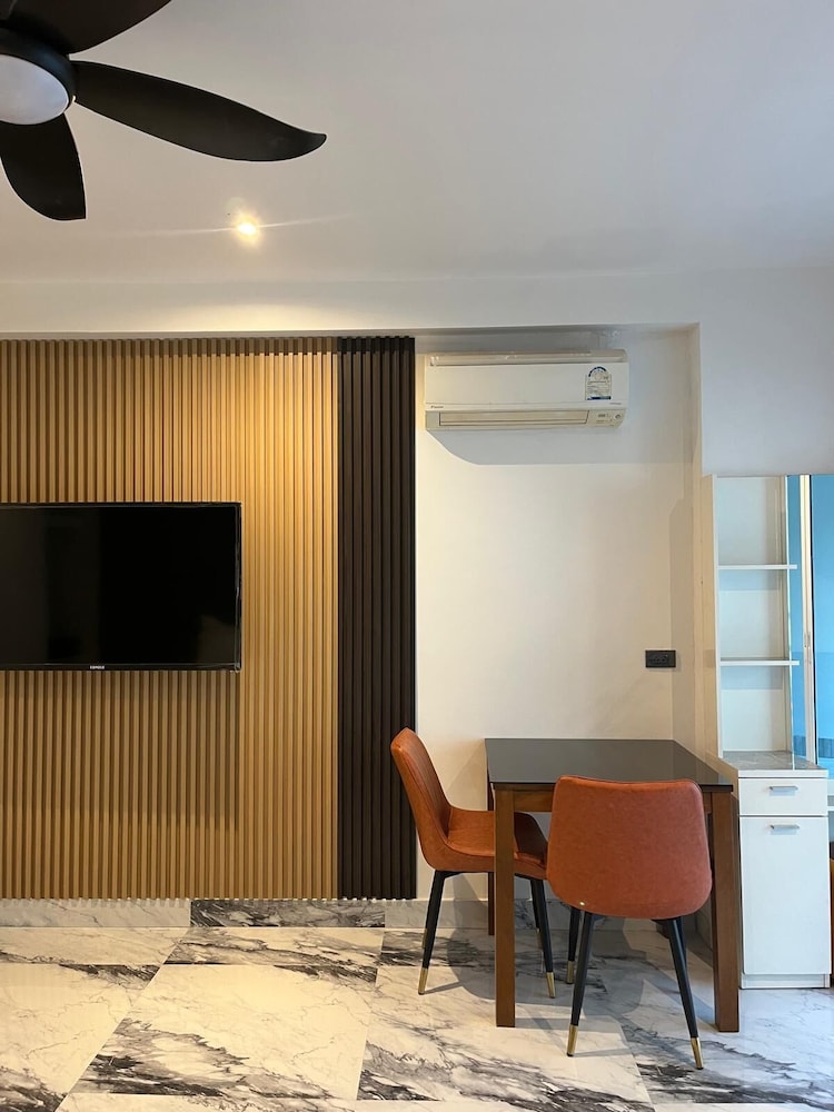 Vtsix Condo Rentals at View Talay 6 Pattaya 60/71