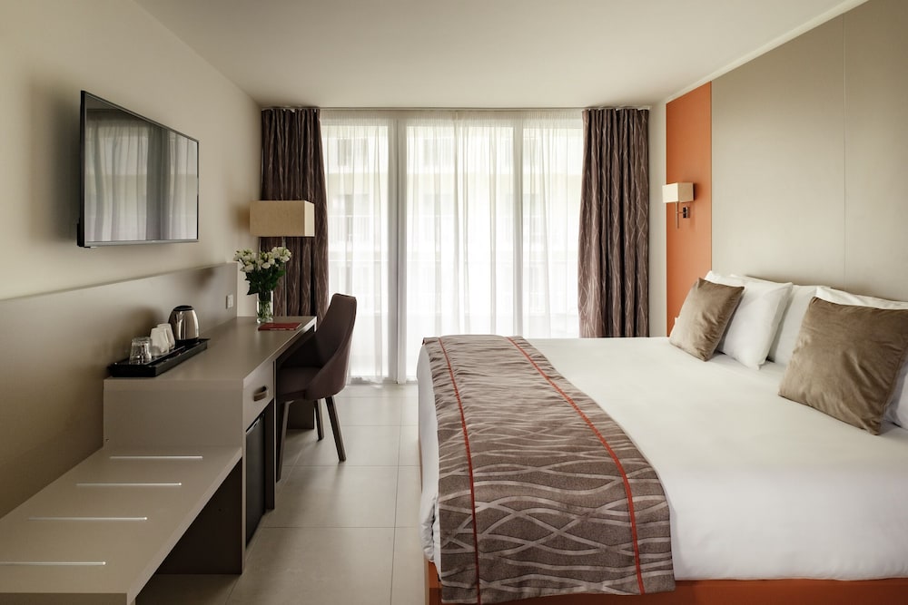 SUPERIOR, DOUBLE OR TWIN BED, HIGH FLOOR
