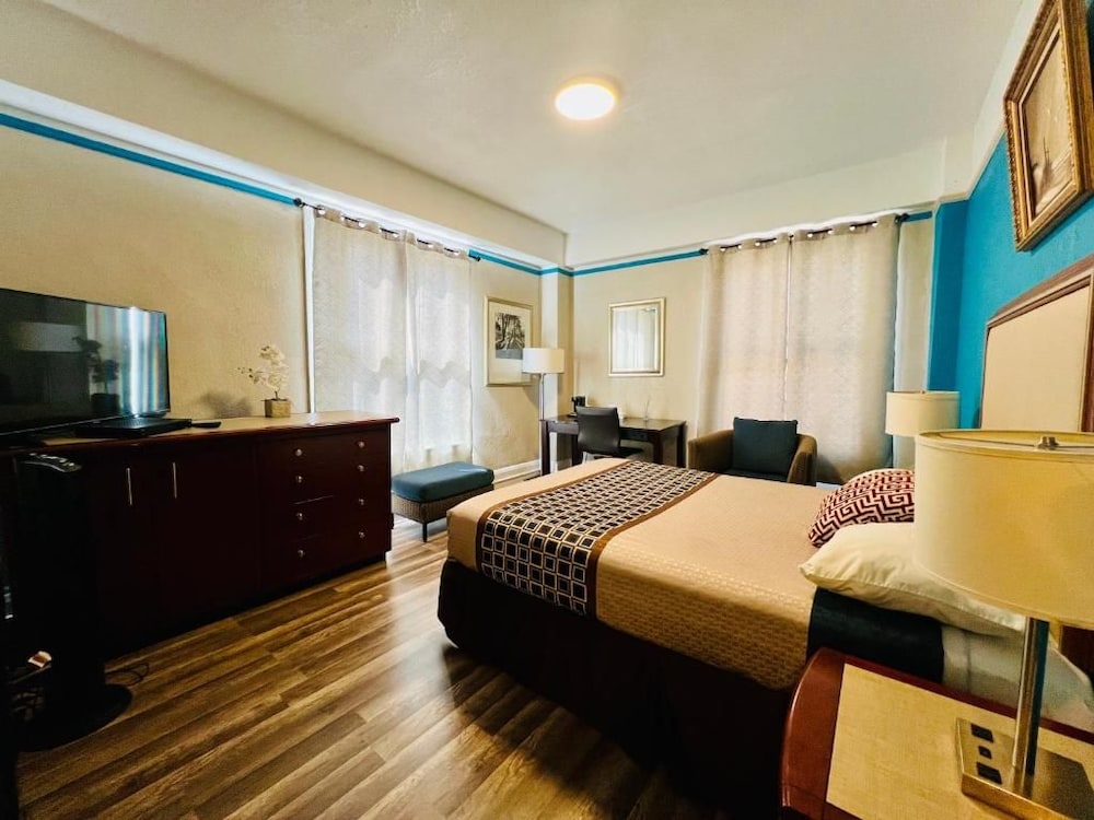 Admiral Hotel 27/56