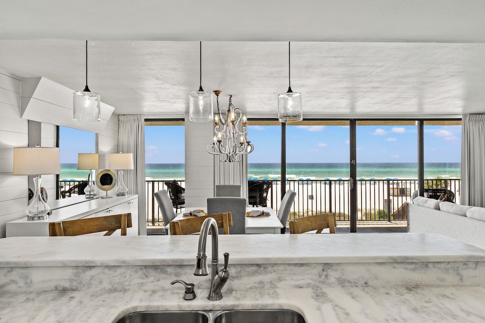 Sandpiper Beacon Beach Resort 42/50