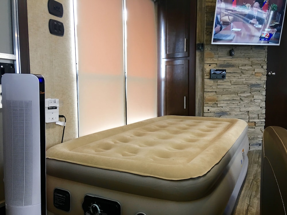 1 Bedroom, Honeymoon, Mobile Home, Queen Bed