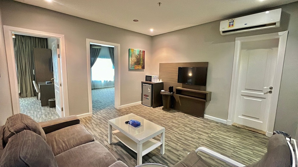كورنيش لورين سويتس(Loren Suites Corniche) 37/50