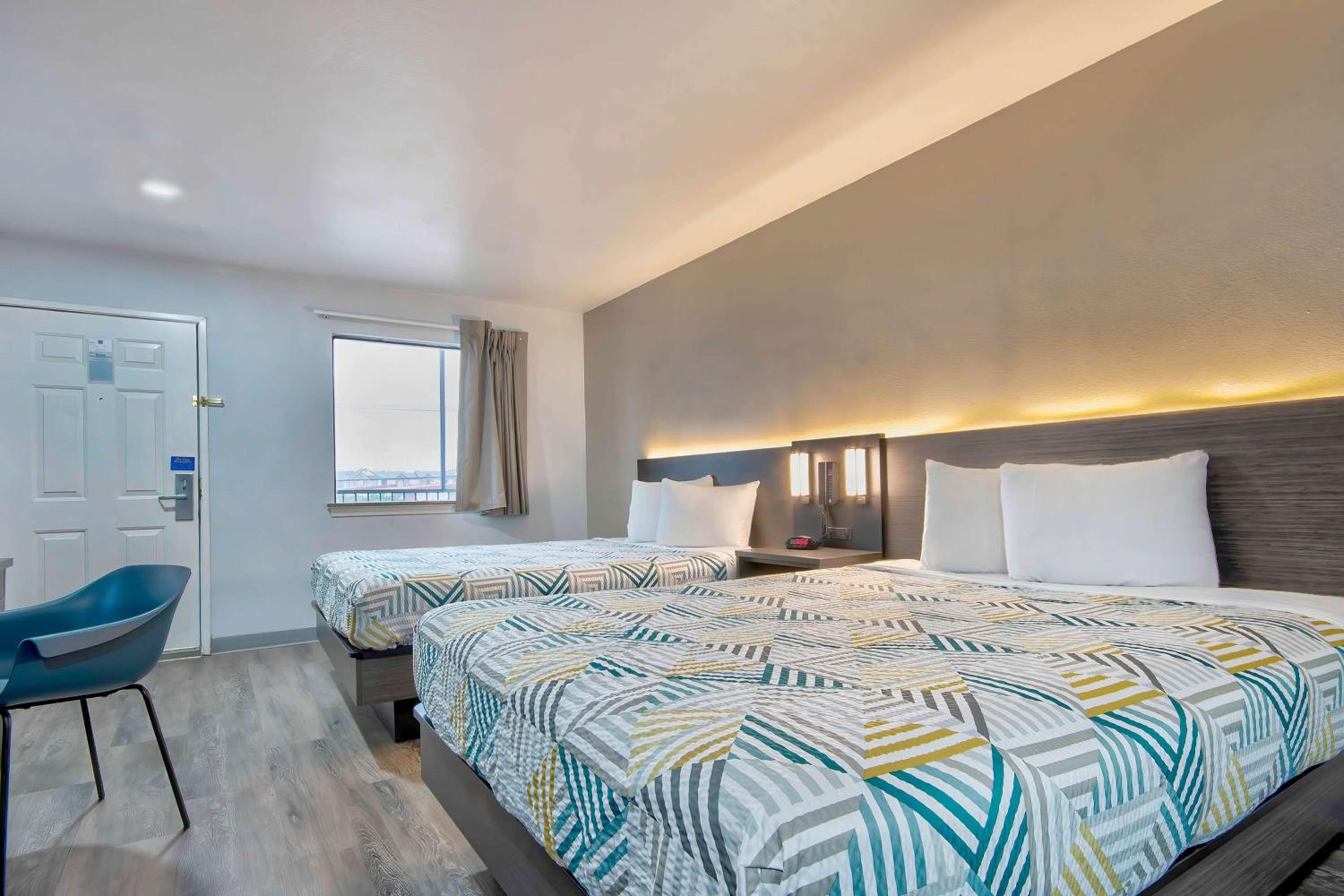 غرفة بسريرين كوين للمدخنين