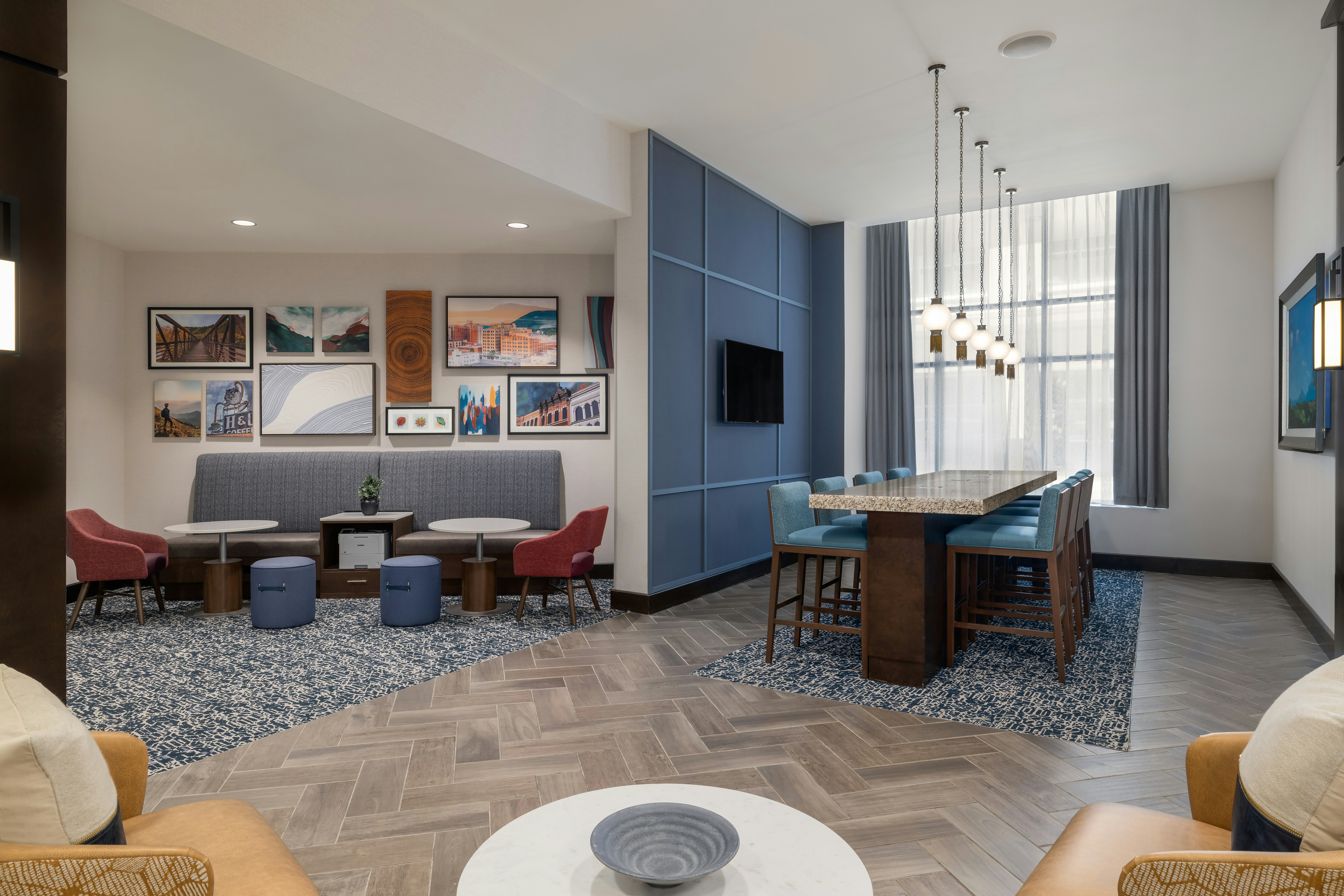 Hampton Inn And Suites Roanoke-Downtown 42/75