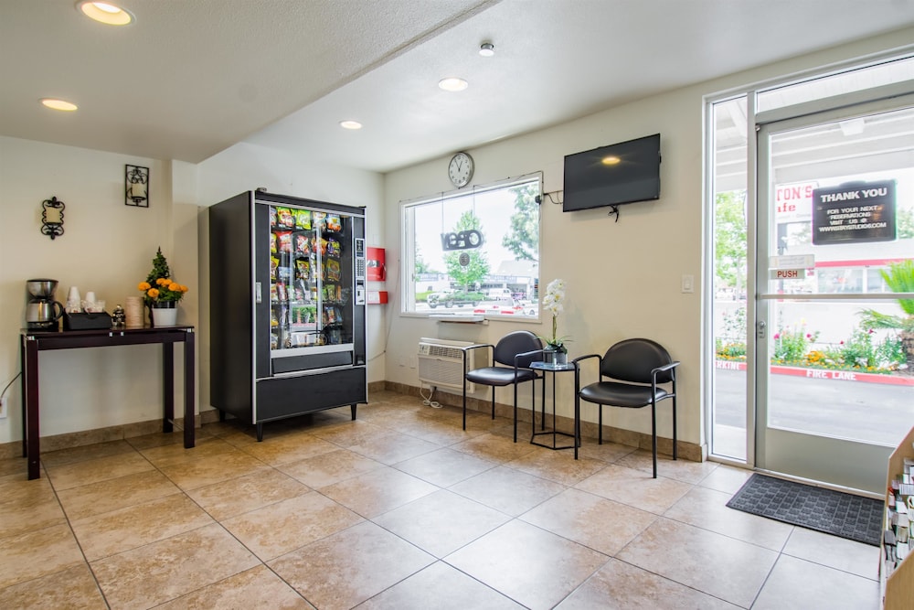 Studio6 Cypress, CA 30/42