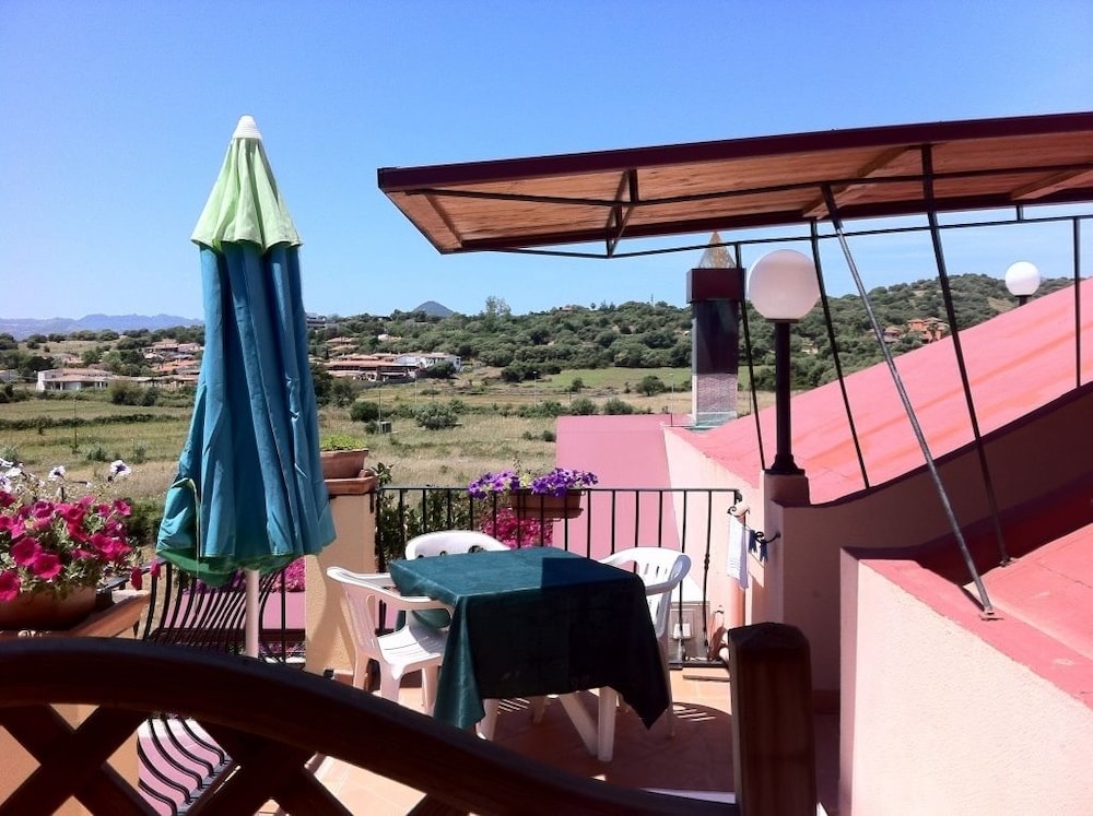 Aparthotel Domus De Janas Sul Mare 44/50