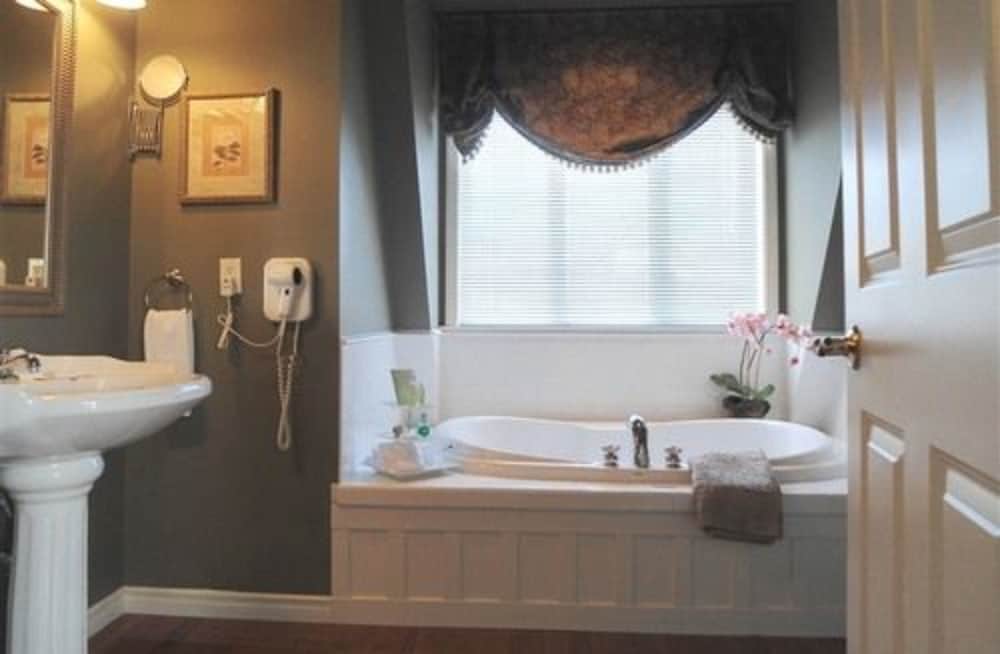 Beacon Inn at Sidney B&B 60/66