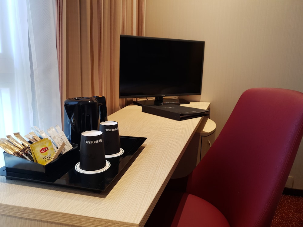 NASH AIRPORT HOTEL 30/33