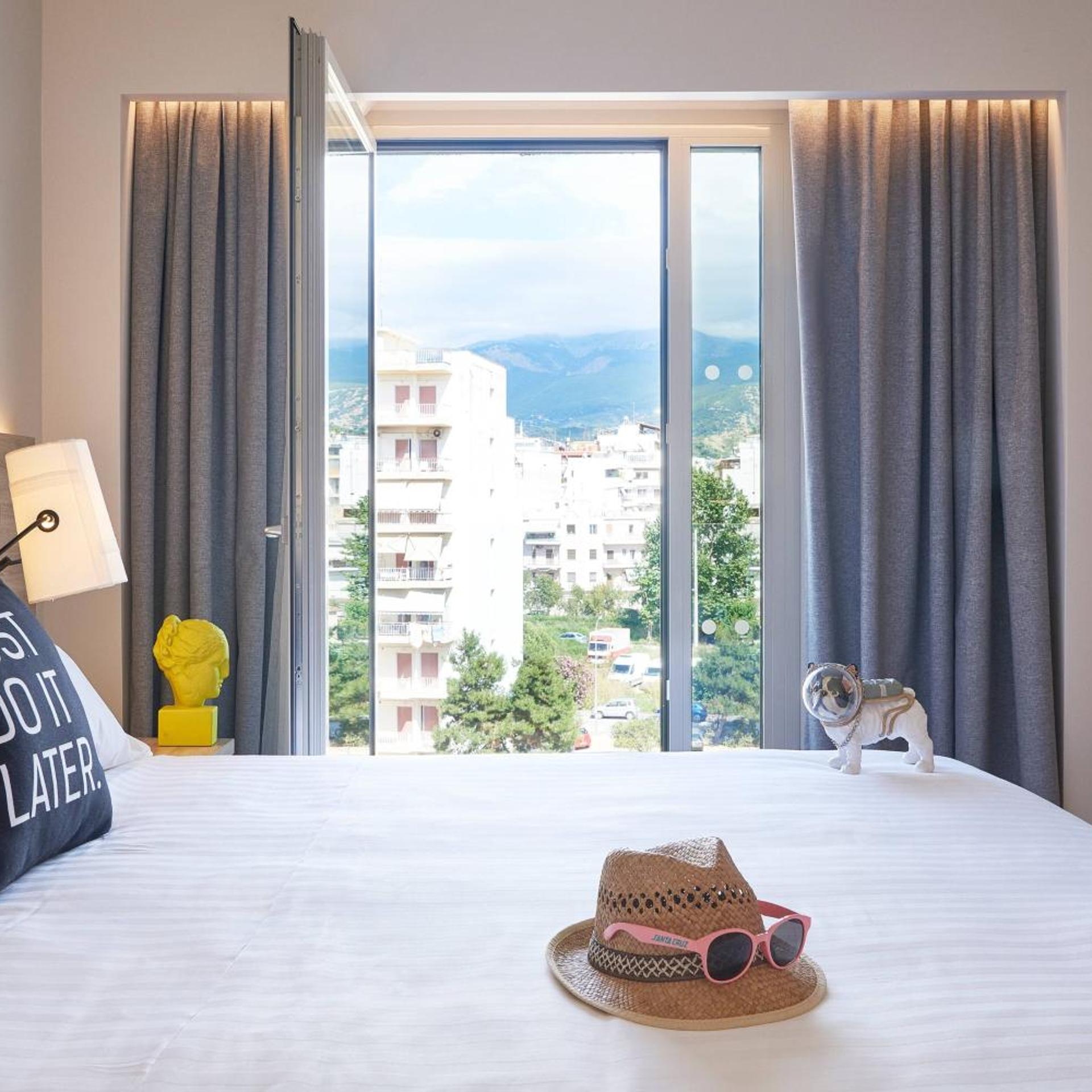 Moxy, Guest Room, Standard, Queen Bed