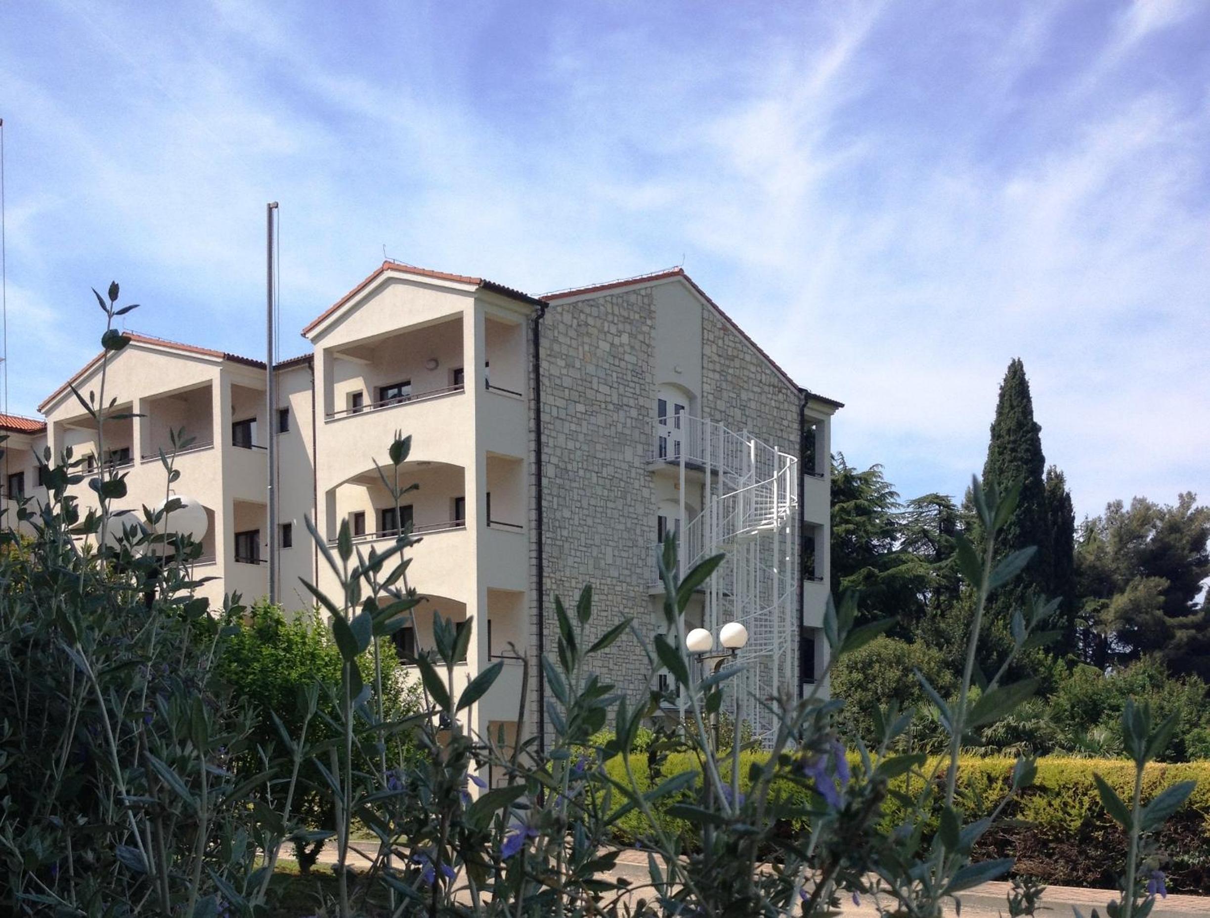 Flores Hotel 1/57
