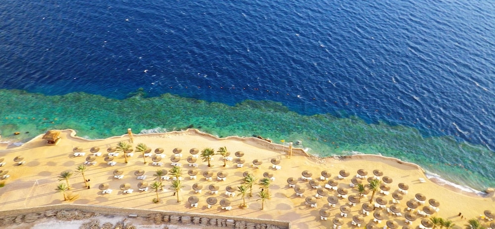 Reef Oasis Blue Bay Resort and Spa 42/48