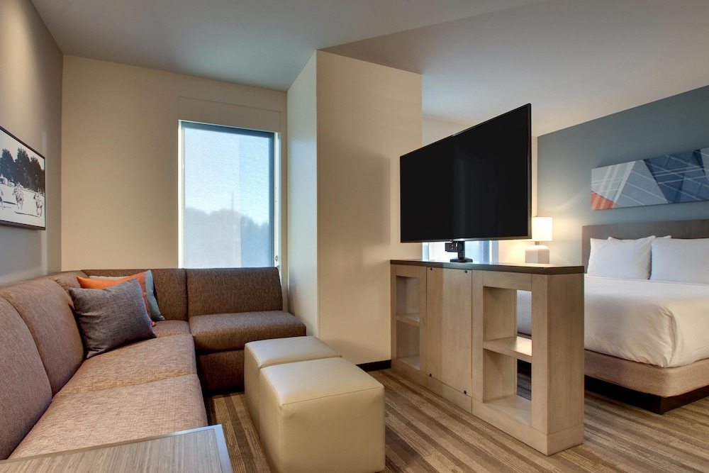 Hyatt House Oak Brook 40/64